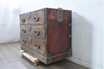 和製アンティーク　明治期から大正期　上手物　前面(欅材)　重厚な金具が映える作りの良いローチェスト　(R-091359)