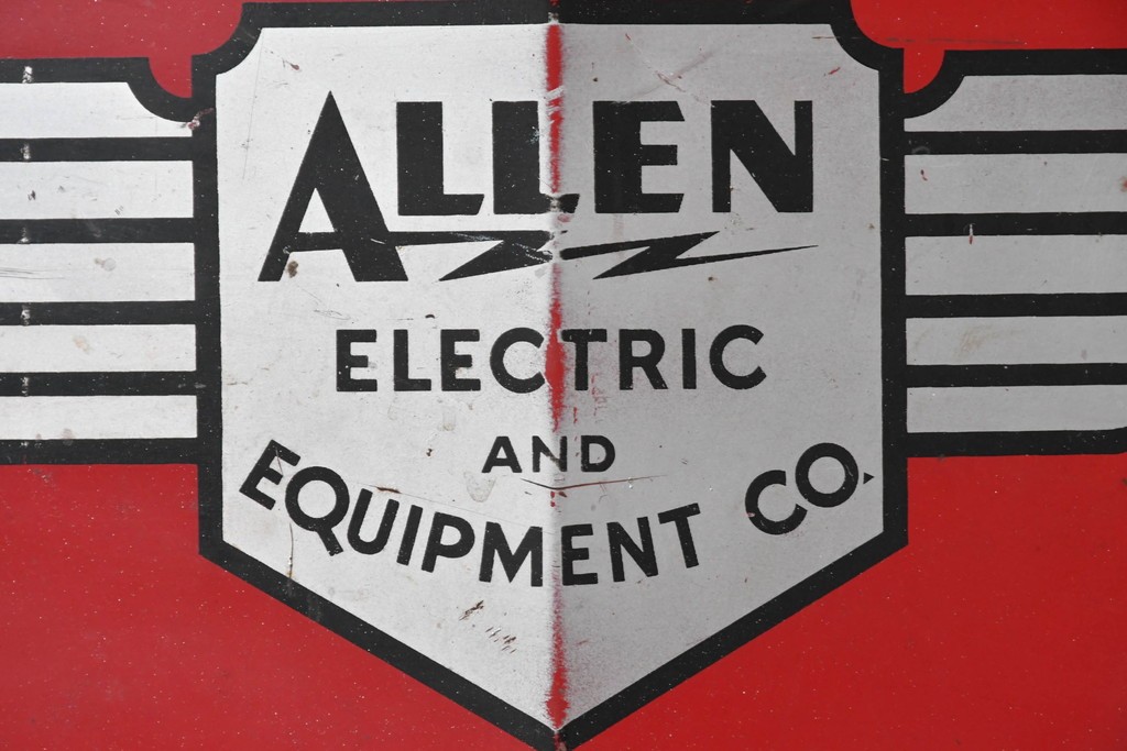  アメリカヴィンテージ　Allen Electric and Equipment Co(アレン・エレクトリック社)　TYPE E420　177049　赤いボディとロゴが印象的なメタルキャビネット　(R-091363)