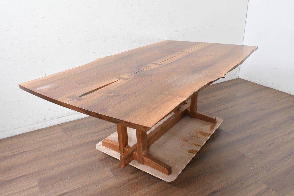 中古　ジョージナカシマ(George Nakashima)　桜製作所　イギリスのウォールナット材　フレンチマンズゴウ　豊かな木目が魅力のダイニングテーブル　(R-091365)