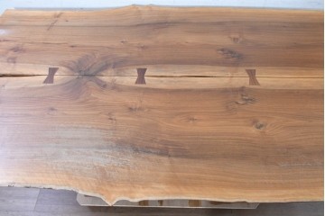 中古　ジョージナカシマ(George Nakashima)　桜製作所　イギリスのウォールナット材　フレンチマンズゴウ　豊かな木目が魅力のダイニングテーブル　(R-091365)