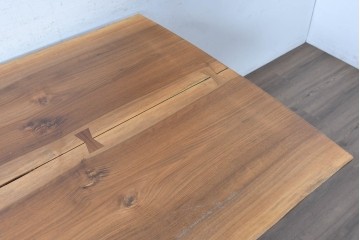 中古　ジョージナカシマ(George Nakashima)　桜製作所　イギリスのウォールナット材　フレンチマンズゴウ　豊かな木目が魅力のダイニングテーブル　(R-091365)