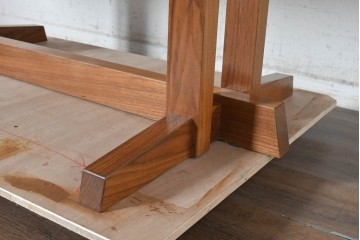 中古　ジョージナカシマ(George Nakashima)　桜製作所　イギリスのウォールナット材　フレンチマンズゴウ　豊かな木目が魅力のダイニングテーブル　(R-091365)
