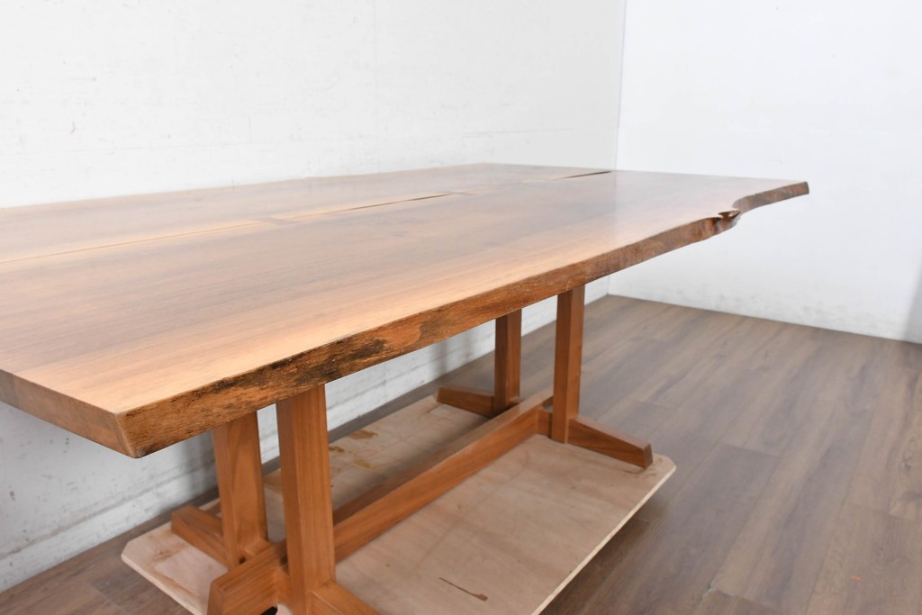 中古　ジョージナカシマ(George Nakashima)　桜製作所　イギリスのウォールナット材　フレンチマンズゴウ　豊かな木目が魅力のダイニングテーブル　(R-091365)