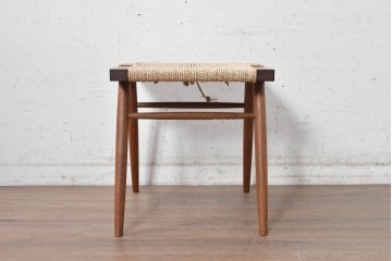 中古　ジョージナカシマ(George Nakashima)　桜製作所　グラスシートスツール(GRASS SEATED STOOL)　CN124　木部と編み座面が調和するスツール　(R-091372)