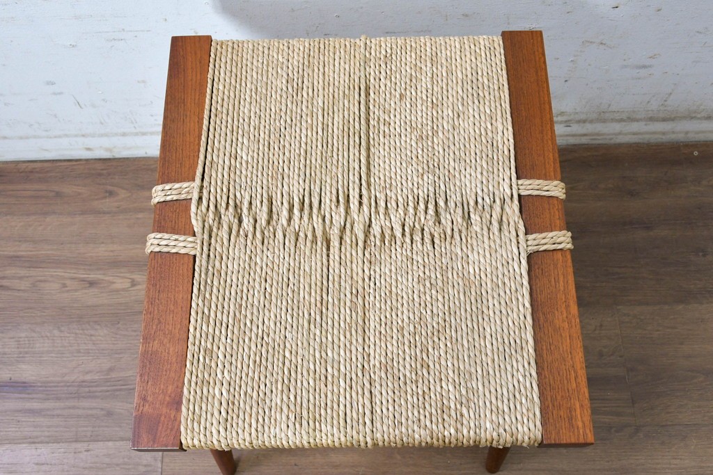 中古　ジョージナカシマ(George Nakashima)　桜製作所　グラスシートスツール(GRASS SEATED STOOL)　CN124　木部と編み座面が調和するスツール　(R-091372)