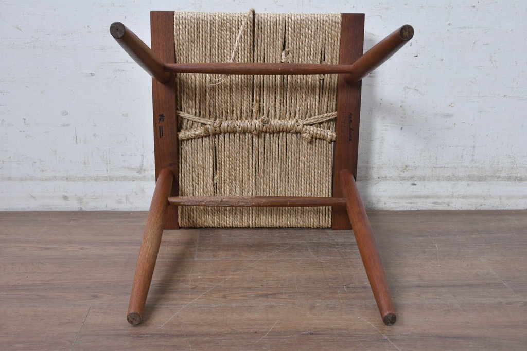 中古　ジョージナカシマ(George Nakashima)　桜製作所　グラスシートスツール(GRASS SEATED STOOL)　CN124　木部と編み座面が調和するスツール　(R-091372)