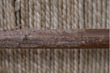 中古　ジョージナカシマ(George Nakashima)　桜製作所　グラスシートスツール(GRASS SEATED STOOL)　CN124　木部と編み座面が調和するスツール　(R-091372)