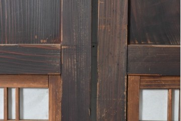アンティーク建具　明治から大正期　幅広　豊かな木目と細かな格子が趣深い障子帯戸2枚セット　(R-091376)