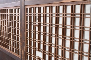 アンティーク建具　明治から大正期　幅広　豊かな木目と細かな格子が趣深い障子帯戸2枚セット　(R-091377)