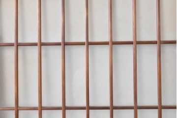 ヴィンテージ建具　昭和中期　格子意匠が和の趣を添えるガラス戸4枚セット　(R-091379)