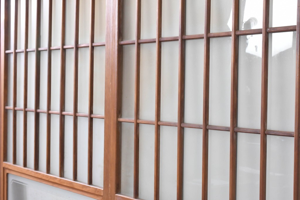 ヴィンテージ建具　昭和中期　格子意匠が和の趣を添えるガラス戸4枚セット　(R-091379)