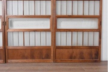 ヴィンテージ建具　昭和中期　格子意匠が和の趣を添えるガラス戸4枚セット　(R-091379)