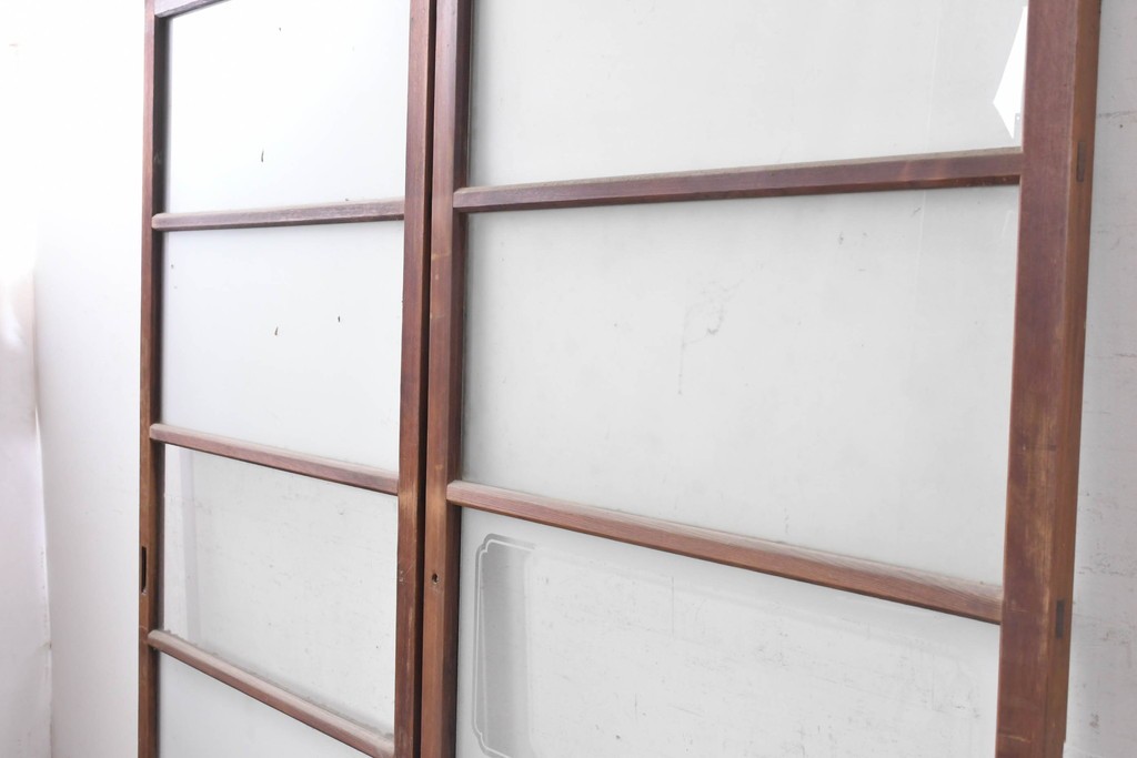 ヴィンテージ建具　昭和中期　横桟のすっきりとしたガラス戸2枚セット　(R-091380)