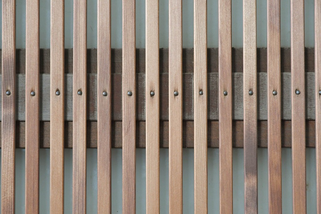 アンティーク建具　昭和中期　裏ガラス　細やかな縦格子が連なる格子戸4枚セット　(R-091382)