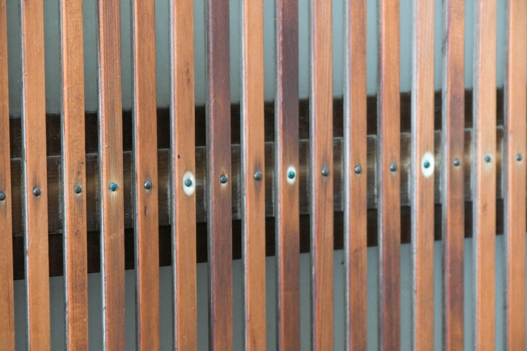 アンティーク建具　昭和中期　裏ガラス　細やかな縦格子が連なる格子戸4枚セット　(R-091382)