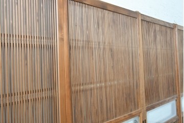 アンティーク建具　昭和中期　裏ガラス　細やかな縦格子が連なる格子戸4枚セット　(R-091382)