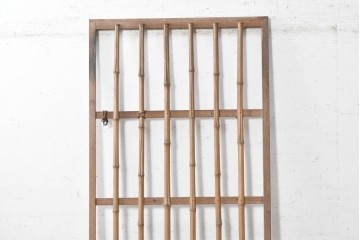 ヴィンテージ建具　昭和中期　一本一本異なる竹の表情を楽しめる味わい深い格子戸1枚　(R-091386)