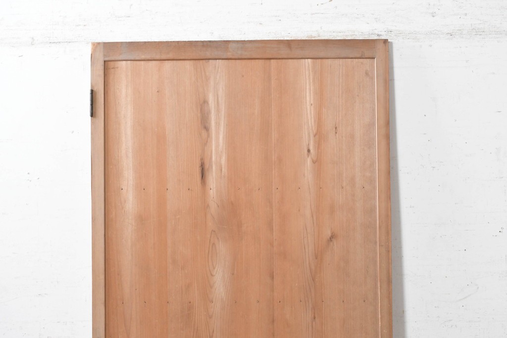 ヴィンテージ建具　昭和中期　素朴な木味と一面に広がる木目を楽しめるシンプルな扉1枚　(R-091387)