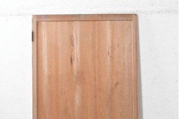 ヴィンテージ建具　昭和中期　素朴な木味と一面に広がる木目を楽しめるシンプルな扉1枚　(R-091387)