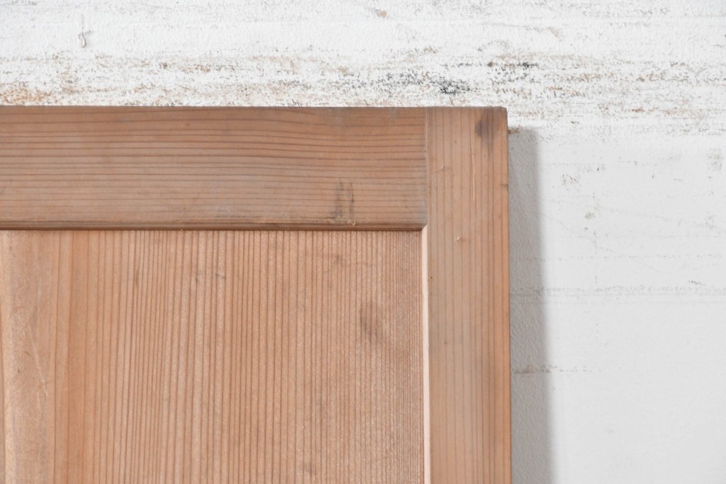 ヴィンテージ建具　昭和中期　素朴な木味と一面に広がる木目を楽しめるシンプルな扉1枚　(R-091387)