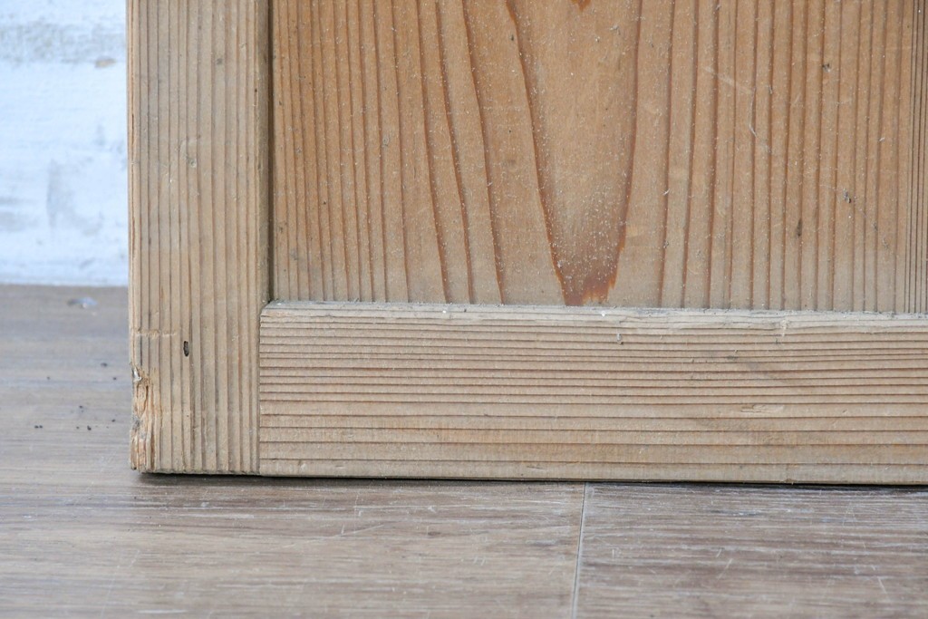 ヴィンテージ建具　昭和中期　素朴な木味と一面に広がる木目を楽しめるシンプルな扉1枚　(R-091387)