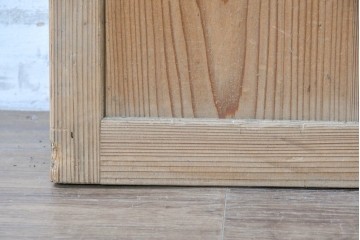 ヴィンテージ建具　昭和中期　素朴な木味と一面に広がる木目を楽しめるシンプルな扉1枚　(R-091387)