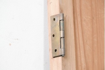 ヴィンテージ建具　昭和中期　素朴な木味と一面に広がる木目を楽しめるシンプルな扉1枚　(R-091387)