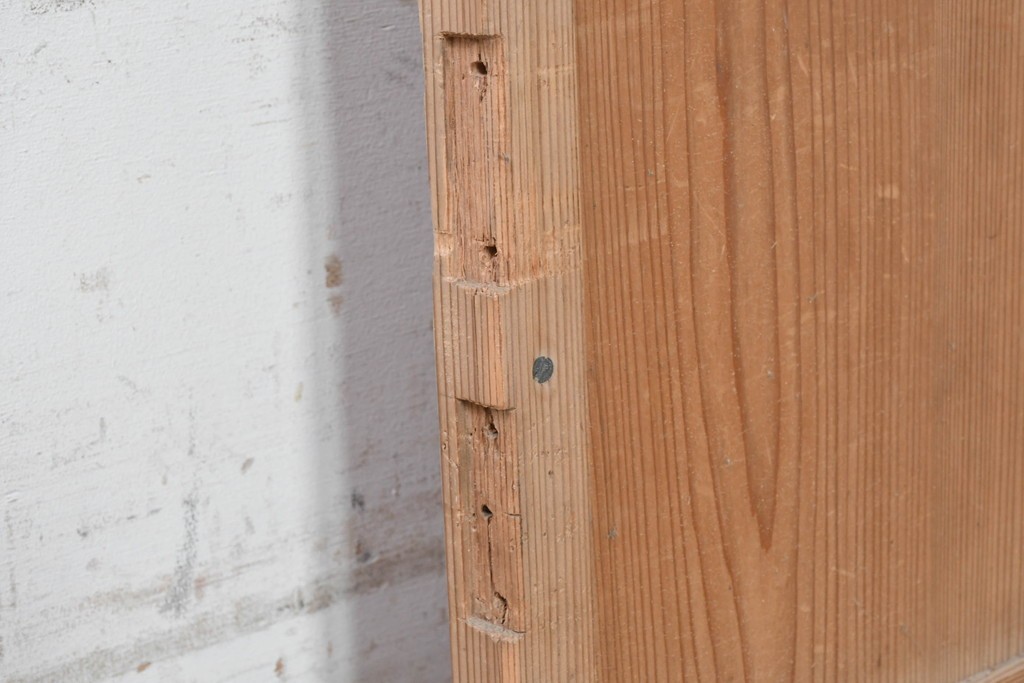 ヴィンテージ建具　昭和中期　素朴な木味と一面に広がる木目を楽しめるシンプルな扉1枚　(R-091387)