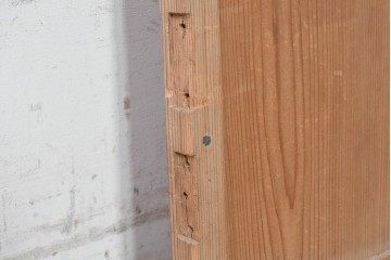 ヴィンテージ建具　昭和中期　素朴な木味と一面に広がる木目を楽しめるシンプルな扉1枚　(R-091387)
