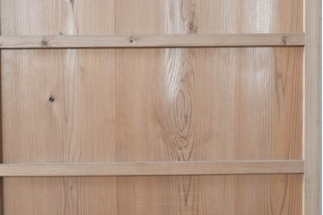 ヴィンテージ建具　昭和中期　素朴な木味と一面に広がる木目を楽しめるシンプルな扉1枚　(R-091387)