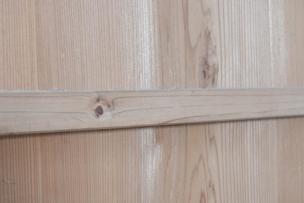 ヴィンテージ建具　昭和中期　素朴な木味と一面に広がる木目を楽しめるシンプルな扉1枚　(R-091387)