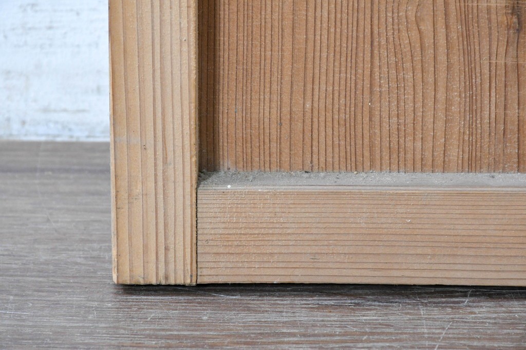 ヴィンテージ建具　昭和中期　素朴な木味と一面に広がる木目を楽しめるシンプルな扉1枚　(R-091387)