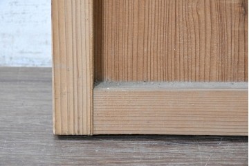 ヴィンテージ建具　昭和中期　素朴な木味と一面に広がる木目を楽しめるシンプルな扉1枚　(R-091387)