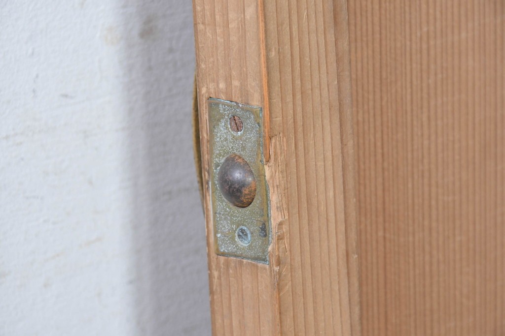 ヴィンテージ建具　昭和中期　素朴な木味と一面に広がる木目を楽しめるシンプルな扉1枚　(R-091387)