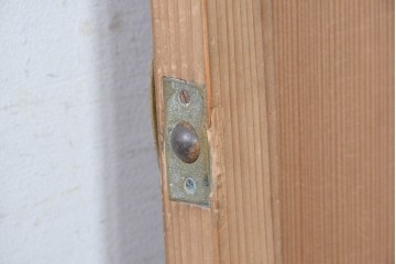 ヴィンテージ建具　昭和中期　素朴な木味と一面に広がる木目を楽しめるシンプルな扉1枚　(R-091387)
