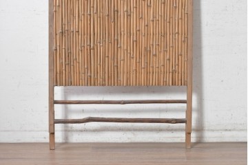 ヴィンテージ建具　昭和中期　細竹の節と自然木の横桟が織りなす味わい深い竹垣1枚　(R-091388)