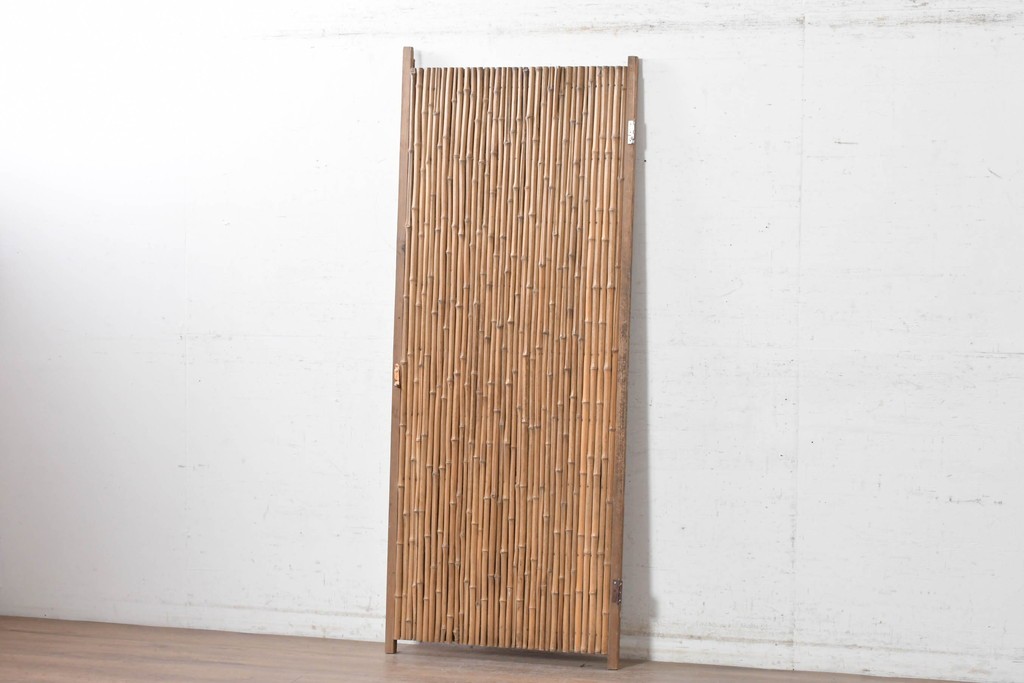 ヴィンテージ建具　昭和中期　幅狭(約67cm)　細竹の自然な表情が味わい深い竹戸1枚　(R-091389)