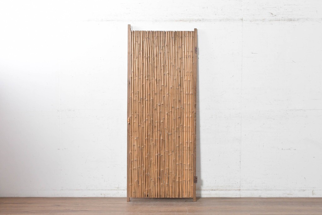 ヴィンテージ建具　昭和中期　幅狭(約67cm)　細竹の自然な表情が味わい深い竹戸1枚　(R-091389)
