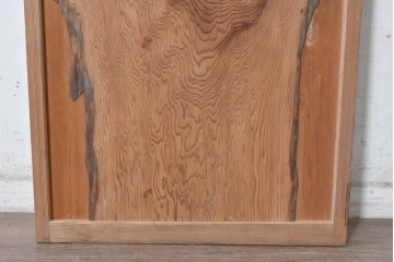 ヴィンテージ建具　昭和中期　杉材　 迫力ある上杢の表情を存分に楽しめる一枚板の扉1枚　(R-091390)