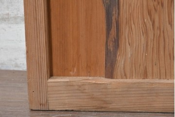 ヴィンテージ建具　昭和中期　杉材　 迫力ある上杢の表情を存分に楽しめる一枚板の扉1枚　(R-091390)