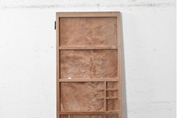 ヴィンテージ建具　昭和中期　杉材　 迫力ある上杢の表情を存分に楽しめる一枚板の扉1枚　(R-091390)