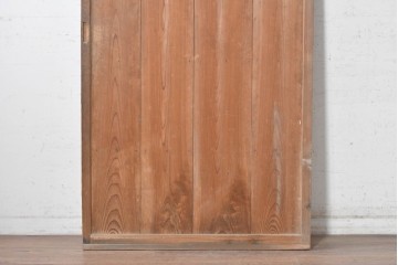 ヴィンテージ建具　昭和中期　すっきりと並ぶ縦板が素朴な味わいを見せる板戸1枚　(R-091391)