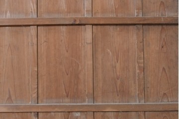 ヴィンテージ建具　昭和中期　すっきりと並ぶ縦板が素朴な味わいを見せる板戸1枚　(R-091391)