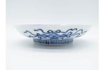 伊万里・有田　鍋島焼　染付　富士鹿文が目を引く中皿　外箱付き　(R-091401)