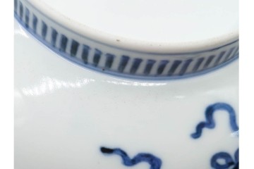 伊万里・有田　鍋島焼　染付　富士鹿文が目を引く中皿　外箱付き　(R-091401)
