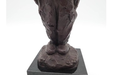 中村晋也　高さ約32cm　「おりこうちゃん」　少し顔を上げた子供のブロンズ像　(R-091404)