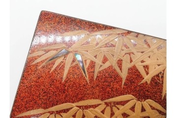 明治から大正期　時代物漆器　鶴・松竹梅蒔絵　螺鈿のきらめきが美しい総梨地の御短冊箱　外箱付き　(R-091408)