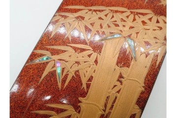 明治から大正期　時代物漆器　鶴・松竹梅蒔絵　螺鈿のきらめきが美しい総梨地の御短冊箱　外箱付き　(R-091408)