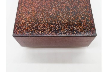 明治から大正期　時代物漆器　鶴・松竹梅蒔絵　螺鈿のきらめきが美しい総梨地の御短冊箱　外箱付き　(R-091408)