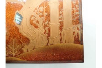 明治から大正期　時代物漆器　鶴・松竹梅蒔絵　螺鈿のきらめきが美しい総梨地の御色紙箱　外箱付き　(R-091409)